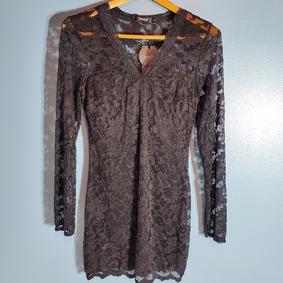 Black V-Neckline Lace Bodycon Cocktail Dress - Picture 3 of 13